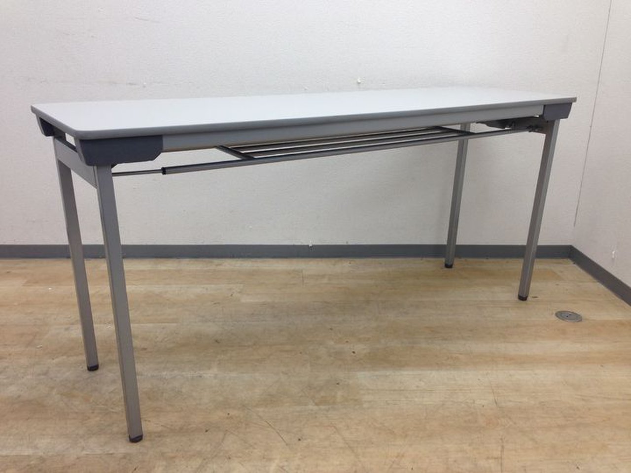 内田洋行製の　折りたたみテーブル　幅150cm(1500mm)
                        その他シリーズ
                                    中古
            