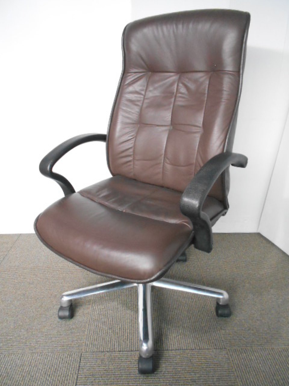 【関西倉庫在庫】お買い得！？役員用チェア【エグゼティブチェア】
                        その他シリーズ
                                    中古
            