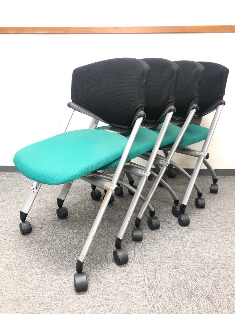 4脚セット商品！トップメーカ製のネスティングチェアが入荷致しました！
                        コルサ 
                                    中古
            