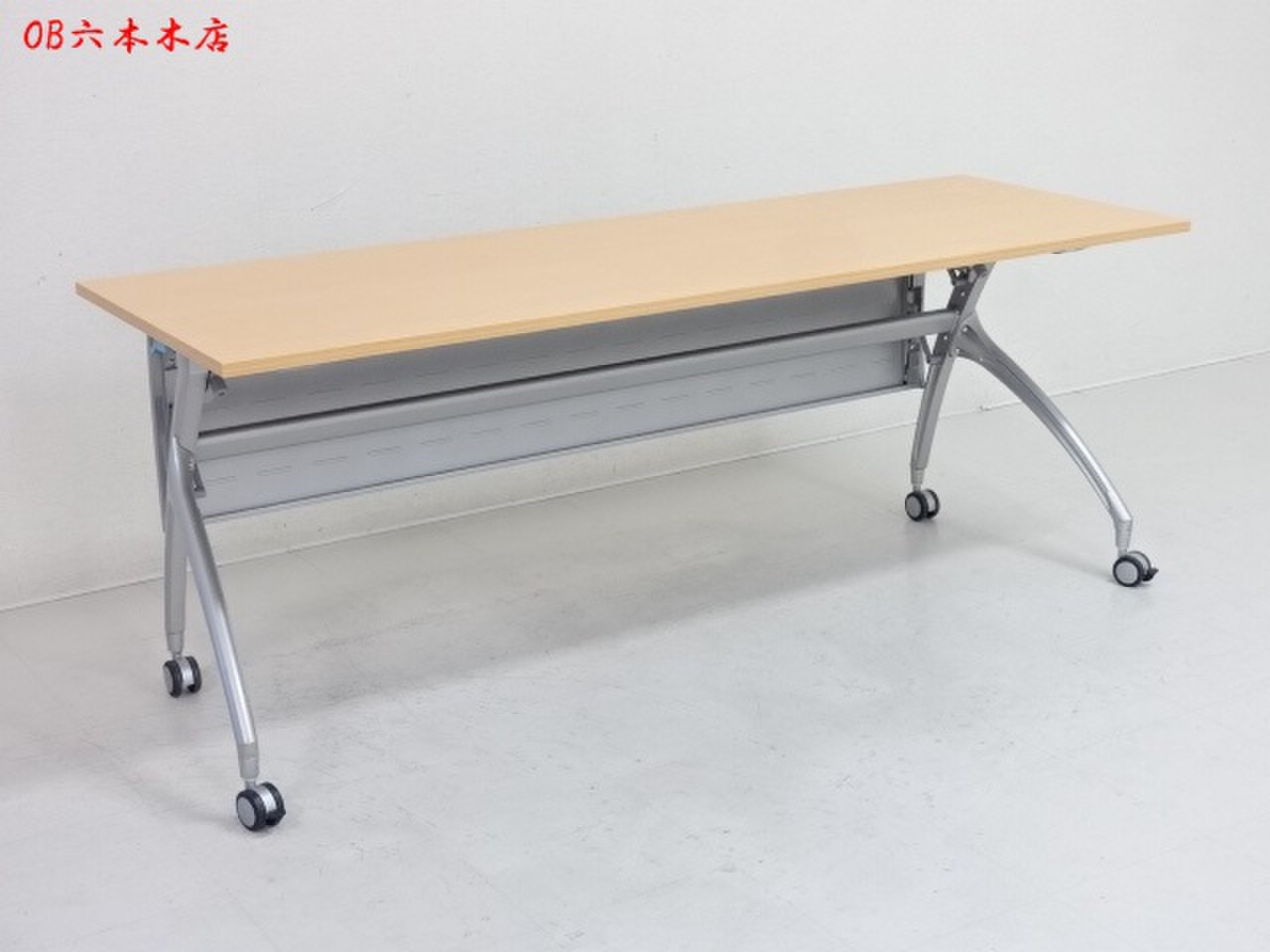 【地方倉庫在庫品】◆ リフレッシュ色テーブル◇【RA】【948】
                        リリッシュ 
                                    中古
            