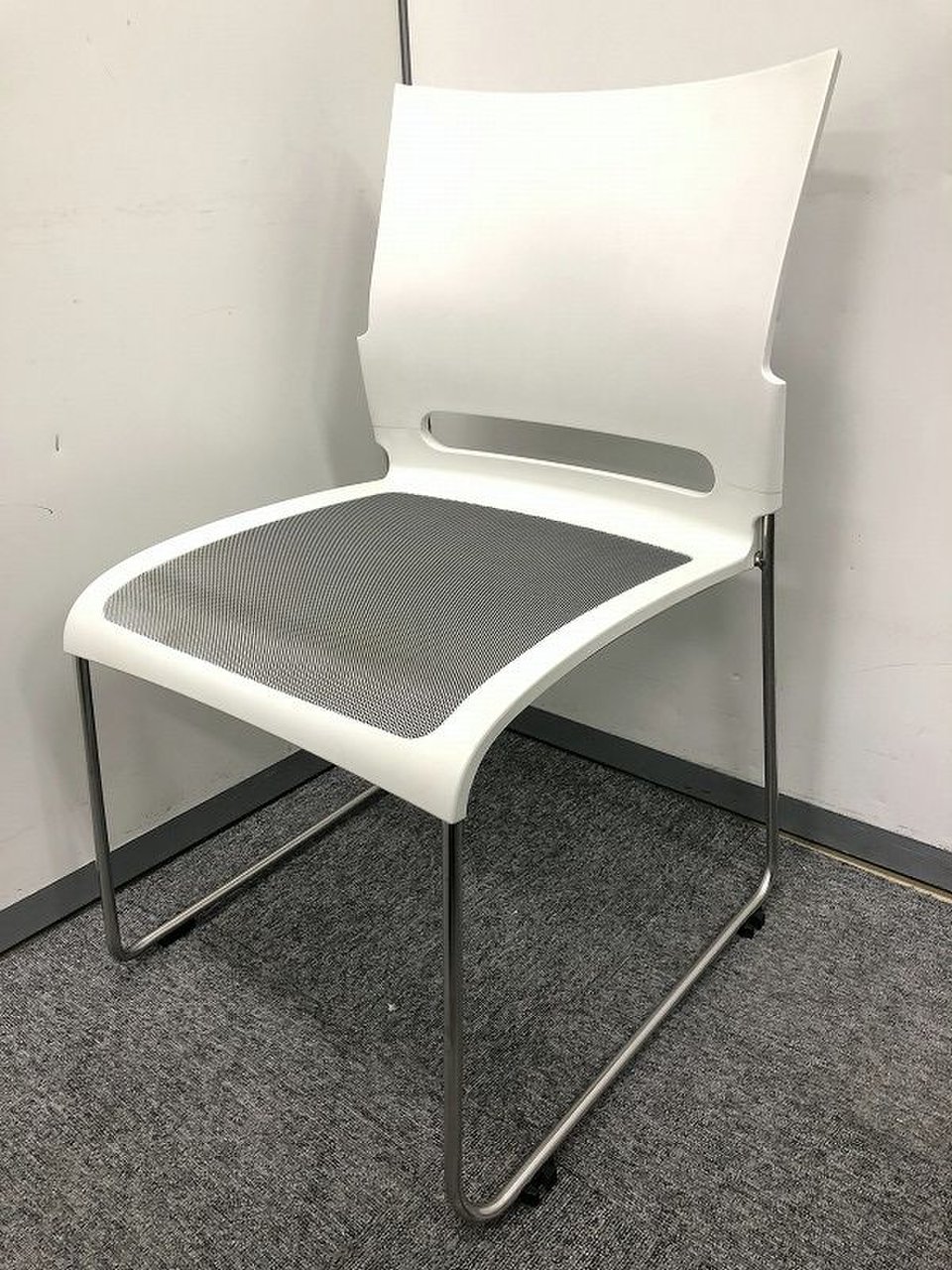 【大量入荷！】おしゃれでスタイリッシュなスタッキングチェアのご紹介です！
                        その他シリーズ
                                    中古
            