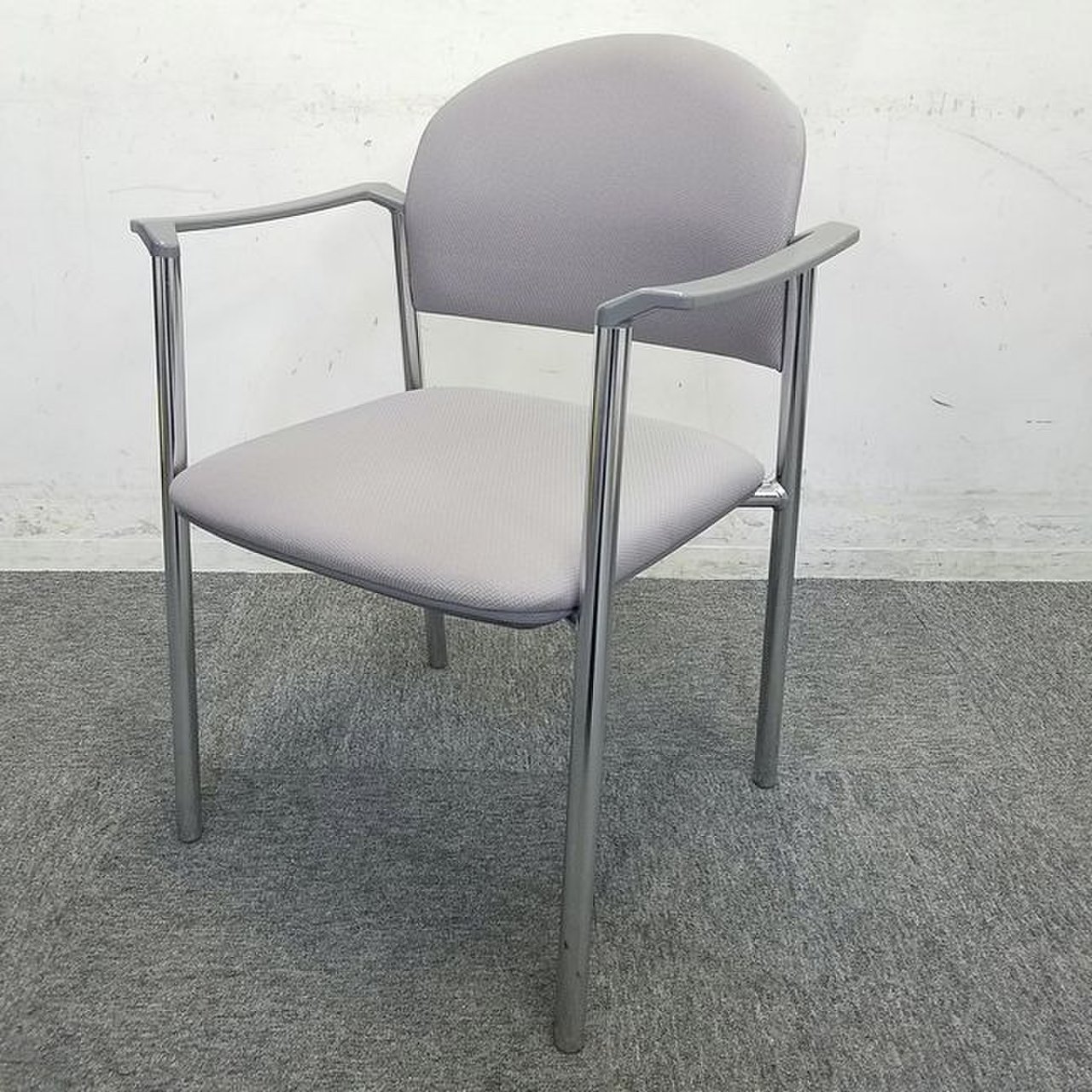 【スタッキングチェア】会議室などにいかがでしょうか！どんなオフィスでも合うグレー色【4脚揃います】
                        その他シリーズ
                                    中古
            