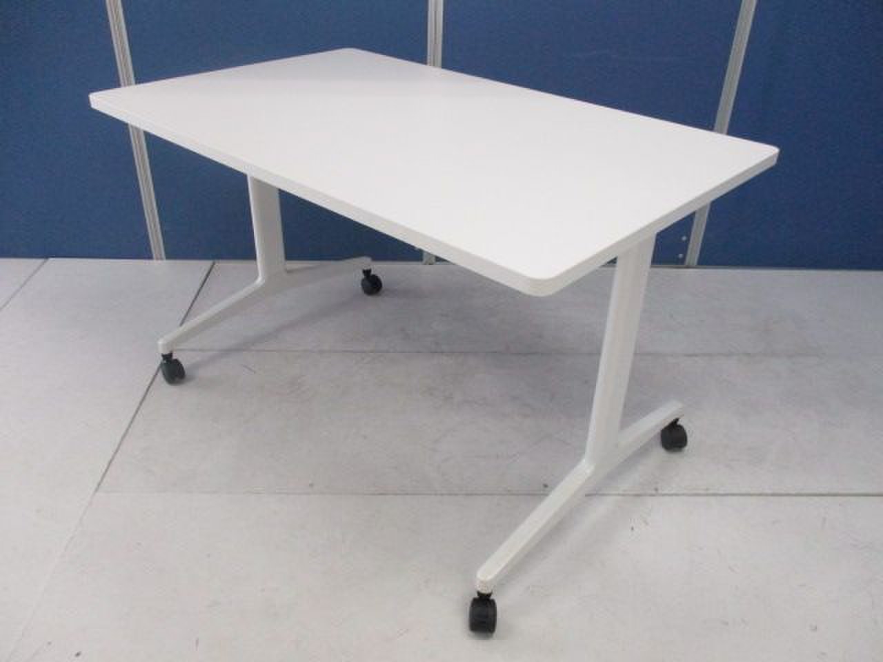 【清潔感のあるテーブル】事務所が明るくなるホワイトカラーのテーブル!!!!■比較的新しい2106年製
                        JUTO
                                    中古
            