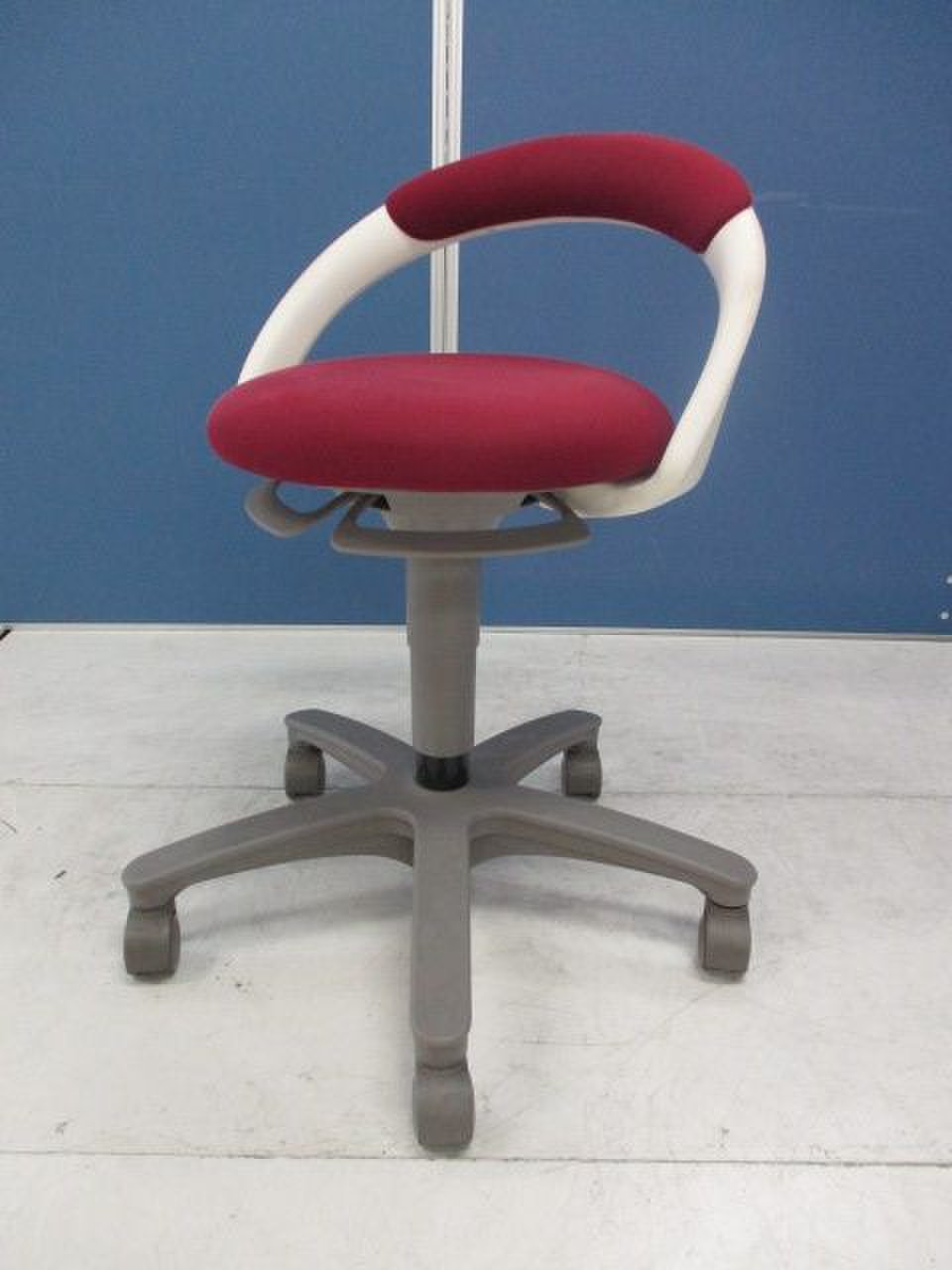 【座面にほつれあり】医療機関の診察室やスタッフルームなどにあるチェア!!!
                        その他シリーズ
                                    中古
            