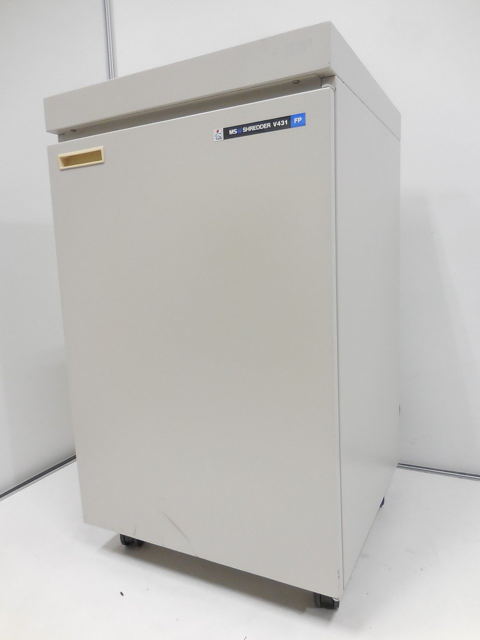 【情報漏洩防ぎませんか？】A3書類がワンカットクロスで裁断できる優れもの！
                        V431FP
                                    中古
            