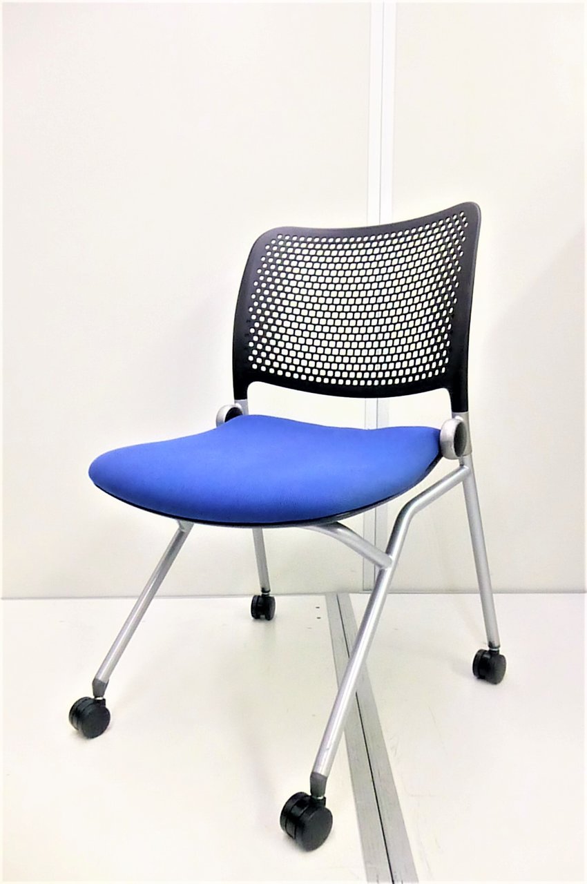 【KS】【省スペース！】座面を上げて、収納できるウチダ製のブルーメ！
                        ブルーメ 
                                    中古
            