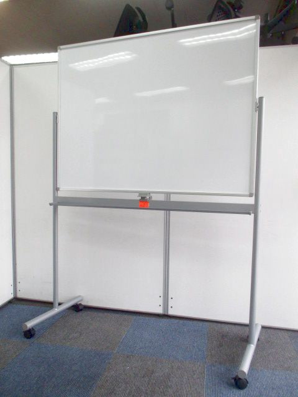 【キャスターに不具合あり】両面書けて便利【移動の際はご注意を】
                        その他シリーズ
                                    中古
            