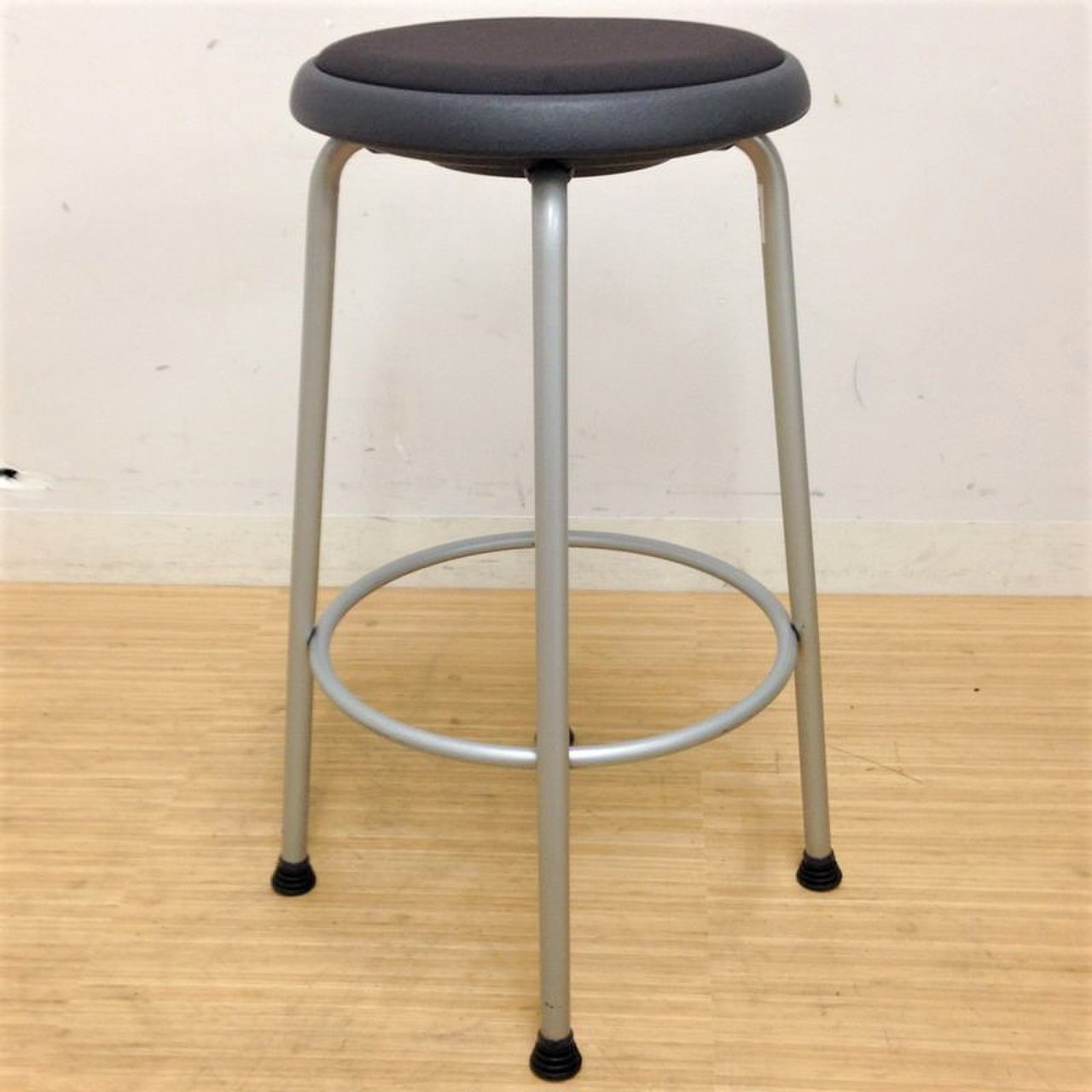 背が高く、座面が回転するイトーキの丸椅子が入荷！
                        その他シリーズ
                                    中古
            