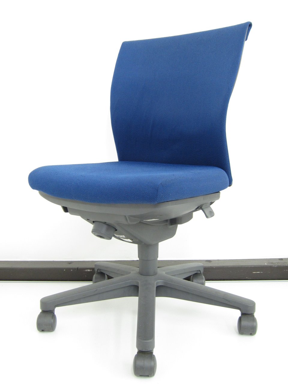 【全体的に色あせ有の為特価！使用上問題御座いません！】コクヨ製トレンザチェアが入荷！人気のブルー色【業者クリーニング済みです！！】
                        トレンザ 
                                    中古
            