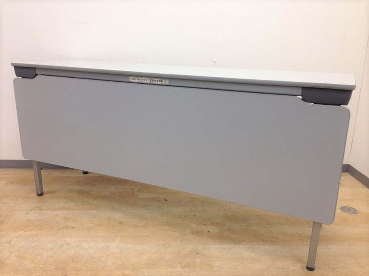 【定価8万以上！】ウチダ1500mmX450mmサイズの折り畳み式ミーティングテーブル！【3台限定】
                        LH-45・60
                                    中古
            