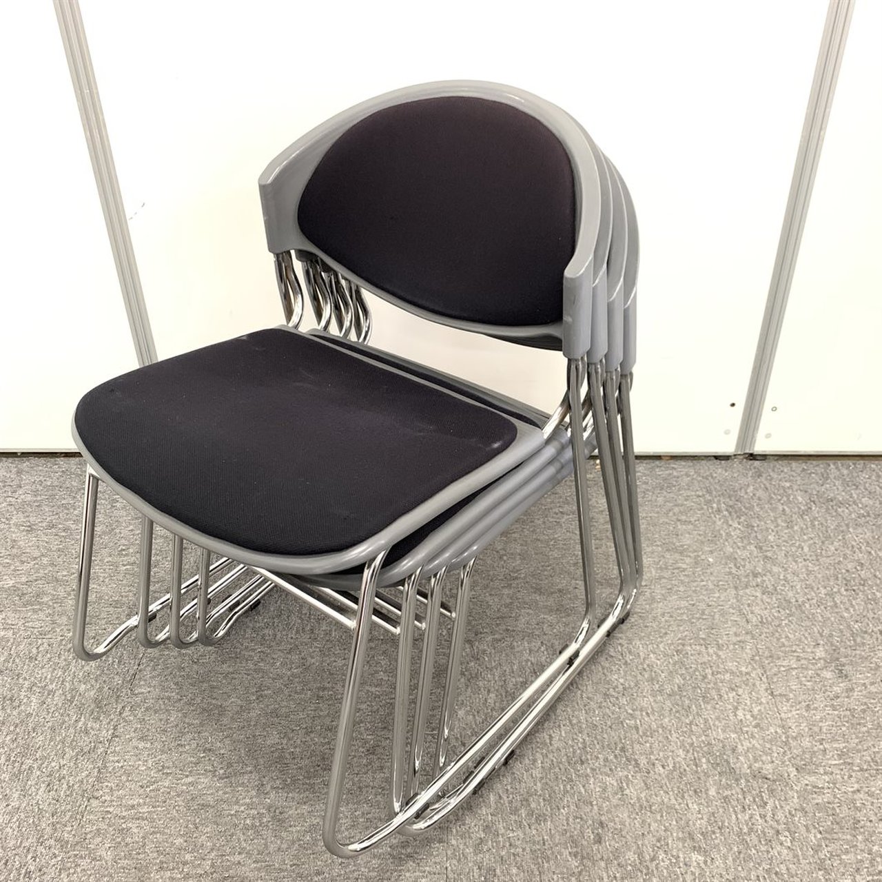 【スタッキングチェア】国内メーカーのミーテイングチェア！ブラックカラーのスタッキングチェア！【4脚セット】お得
                        その他シリーズ
                                    中古
            