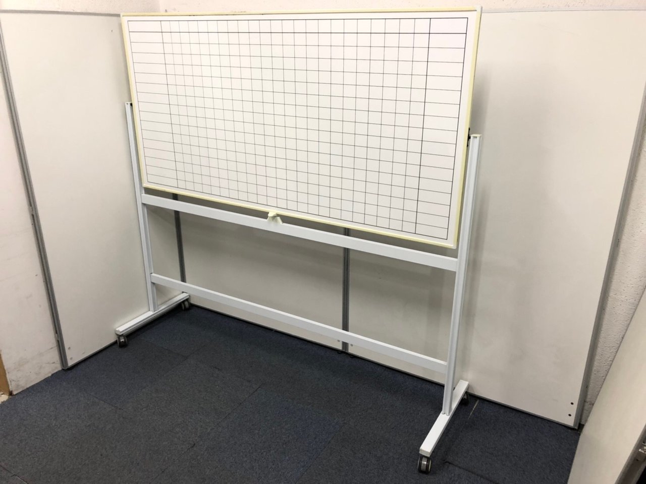 【限定一台】中古では稀少なホワイトボード入荷！　◆両面自立式　◆ホーロー板面
                        その他シリーズ
                                    中古
            