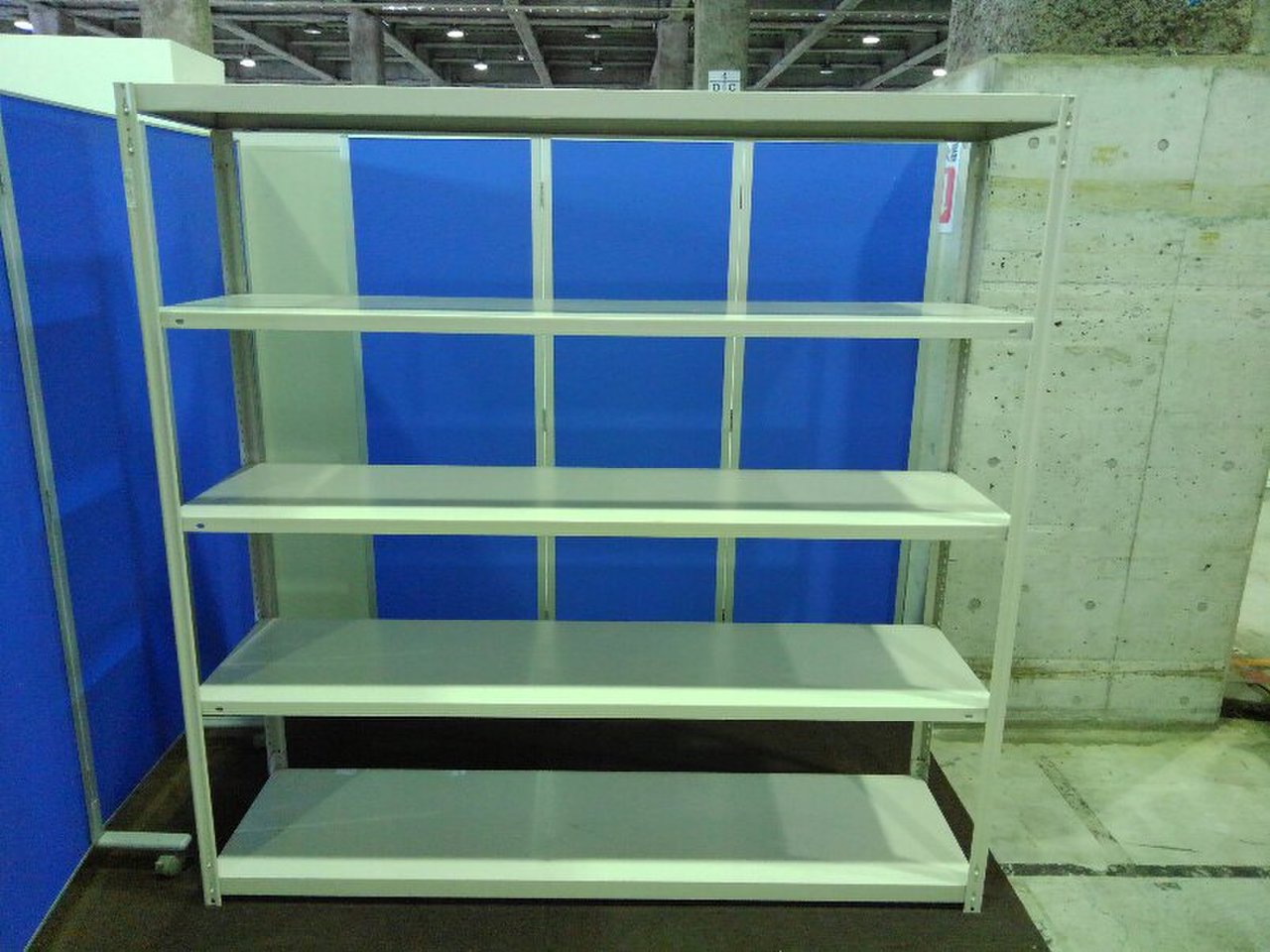 コクヨのW1815の中古ラックが4台入荷しました！　天地5段　耐荷重：段/100kg　ボルトレスなので組立も簡単！　同シリーズのW1215タイプも入荷しております。 
※マテハン本舗の中古商品は、千葉県柏市に在庫がございます。
                        不明
                                    中古
            