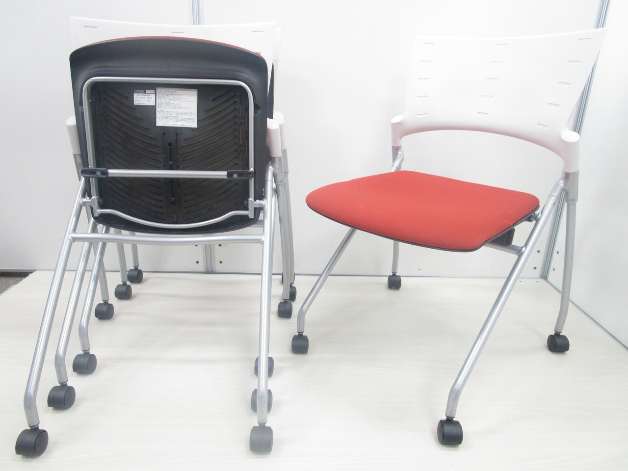 [4脚セットでお買い得!][シンプル＆明るい雰囲気のカラー展開]ミーティングチェア　会議用椅子　キャスター付き　並行スタック収納可能!
                        マノス 
                                    中古
            