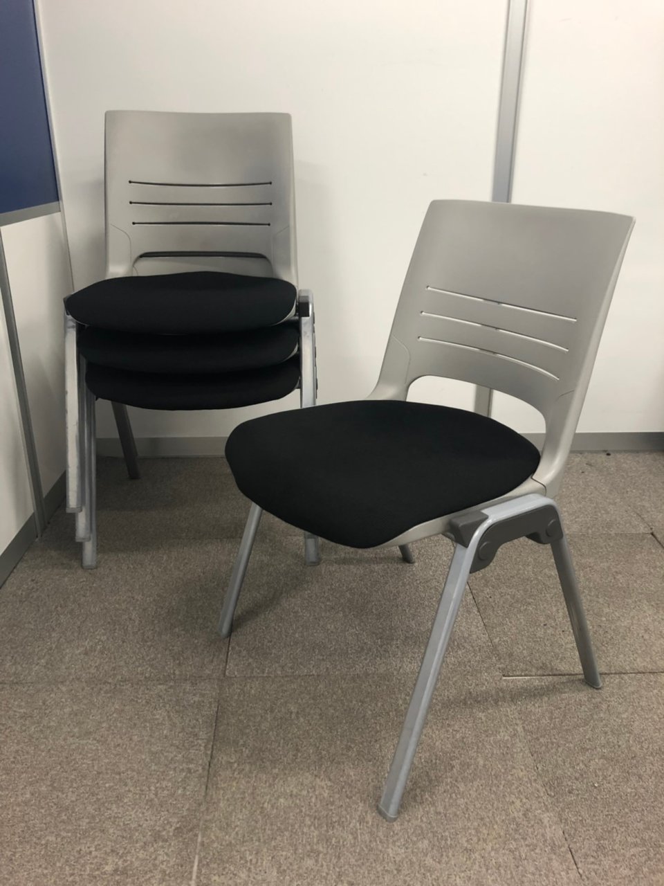 【緊急値下げ！】積み重ねて収納できる為、研修スペースや、会議室にオススメ！
                        エレナ 
                                    中古
            