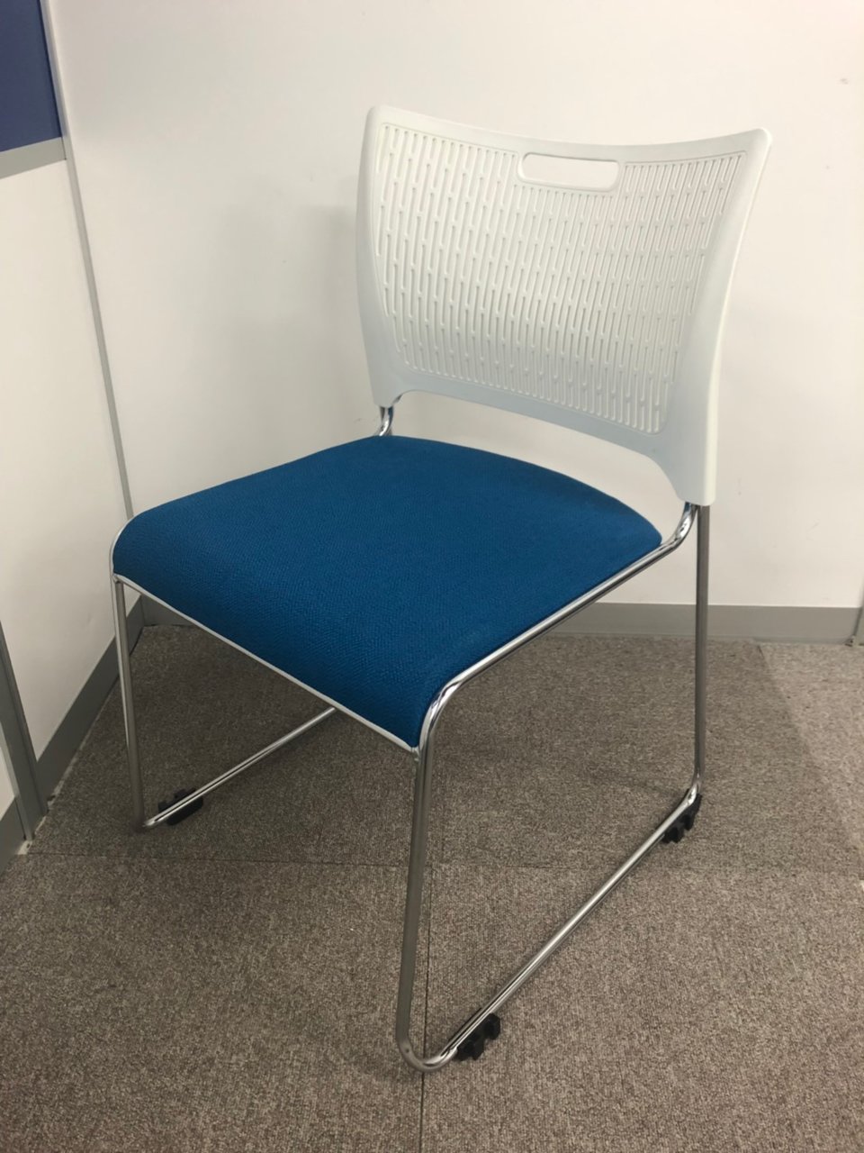 【状態良好！！】会議室やセミナー用におすすめ！重ねて収納できるすぐれもの！
                        レーテ 
                                    中古
            