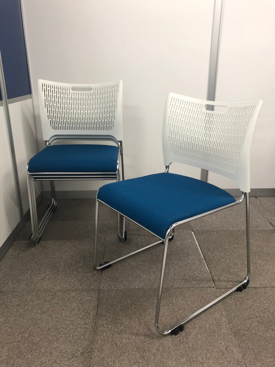 【まとめ買いでお得です！】【永年愛されてきたシンプルデザイン！】会議室やセミナー用におすすめ！重ねて収納できるすぐれもの！
                        レーテ 
                                    中古
            