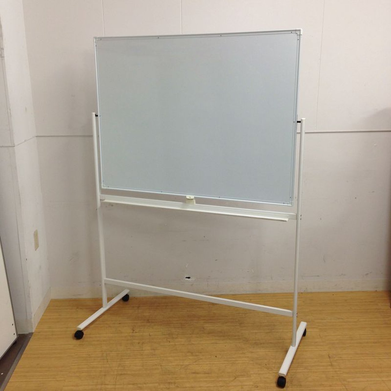 【残り1点】両面使えるホワイトボードが入荷！
                        その他シリーズ
                                    中古
            