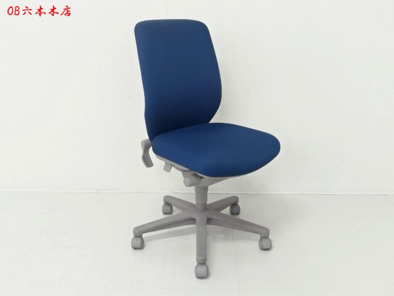 ×【地方倉庫在庫品】大量入荷！◇人気カラーブルー色◆【RA】【956】

                        セディスタ 
                                    中古
            