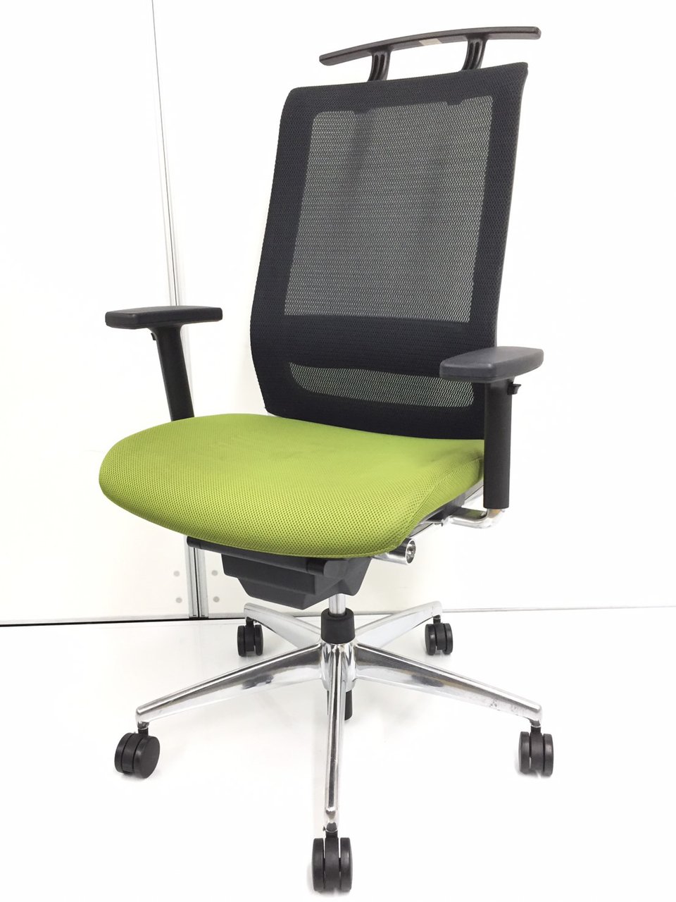 【50％OFF!大特価品‼】肘ワレの為限定お買い得品‼【コクヨ/エアフォート/グリーン】
                        エアフォート/Ｖ 
                                    中古
            