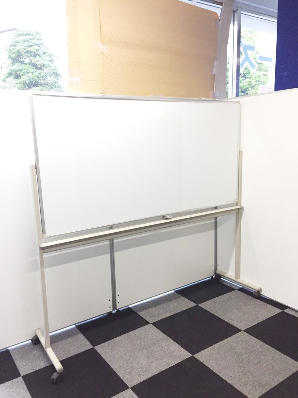 広々使えるホワイボードです
【国内メーカー製】
                        その他
                                    中古
            