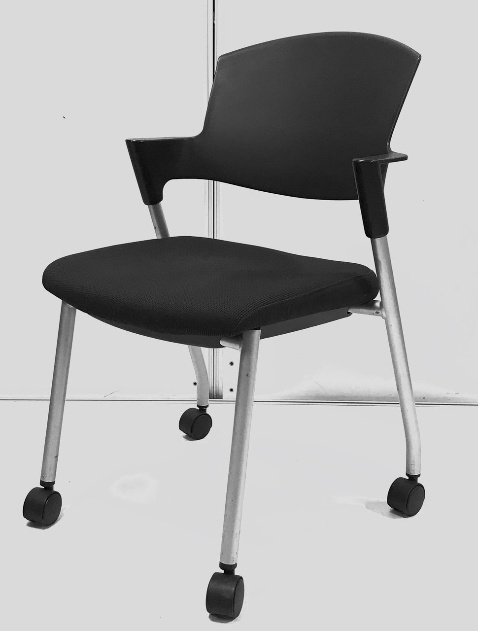 【会議で座っていても疲れにくいチェア入荷！！】大人気商品が安い！コクヨ製プロッティチェア！シックなブラックで会議室に高級感を！
                        プロッティ
                                    中古
            