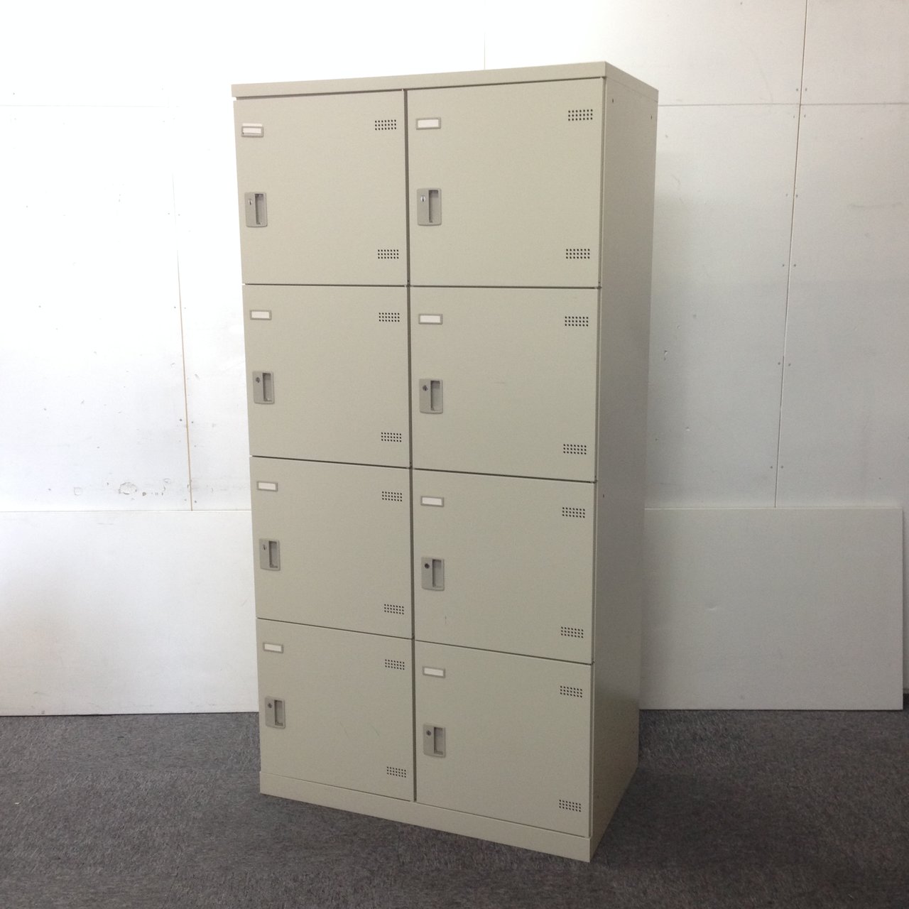 【状態良好の美品】国内メーカー生興製の8人用ロッカー！定番のニューグレー ■2列4段で省スペース対応！【4台入荷】
                        ＳＬＢロッカー
                                    中古
            