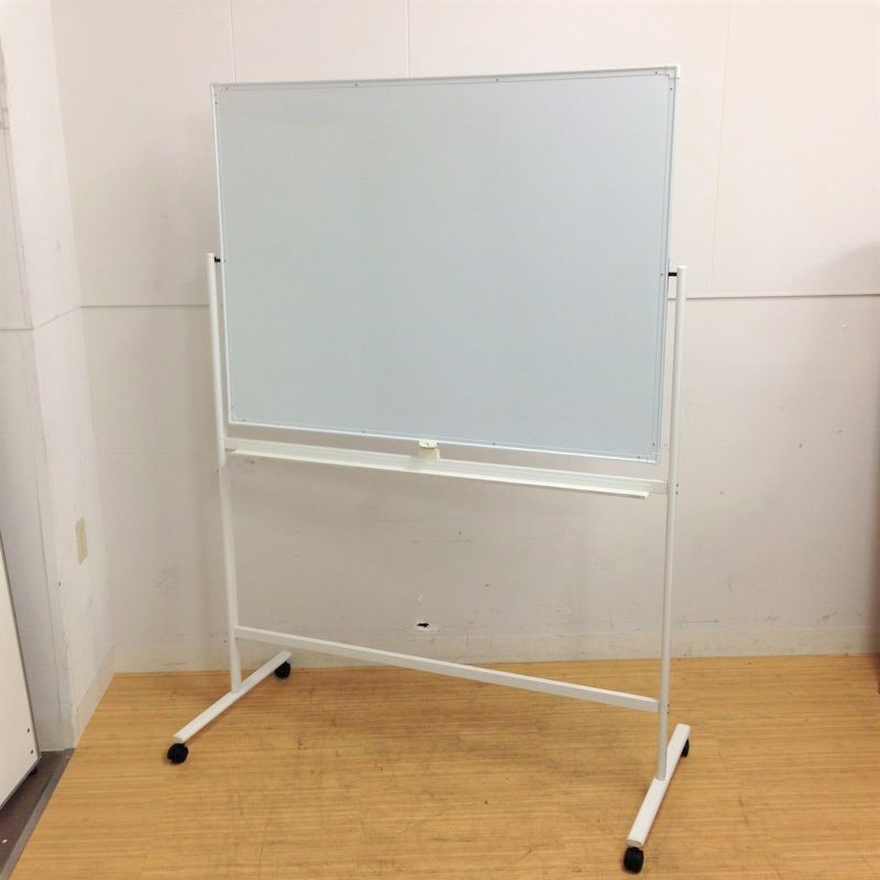 定番商品　場所の取らないW1200 　両面タイプ
                        不明
                                    中古
            