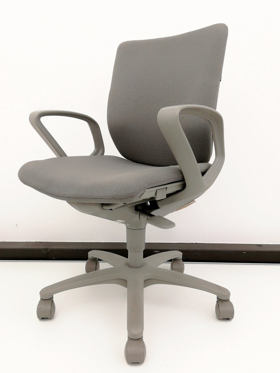 【ロット！！】どんなオフィスにも合うグレー色！！入れ替えや増員時など柔軟に対応可能です！！【Ｊ】
                        アドフィット 
                                    中古
            