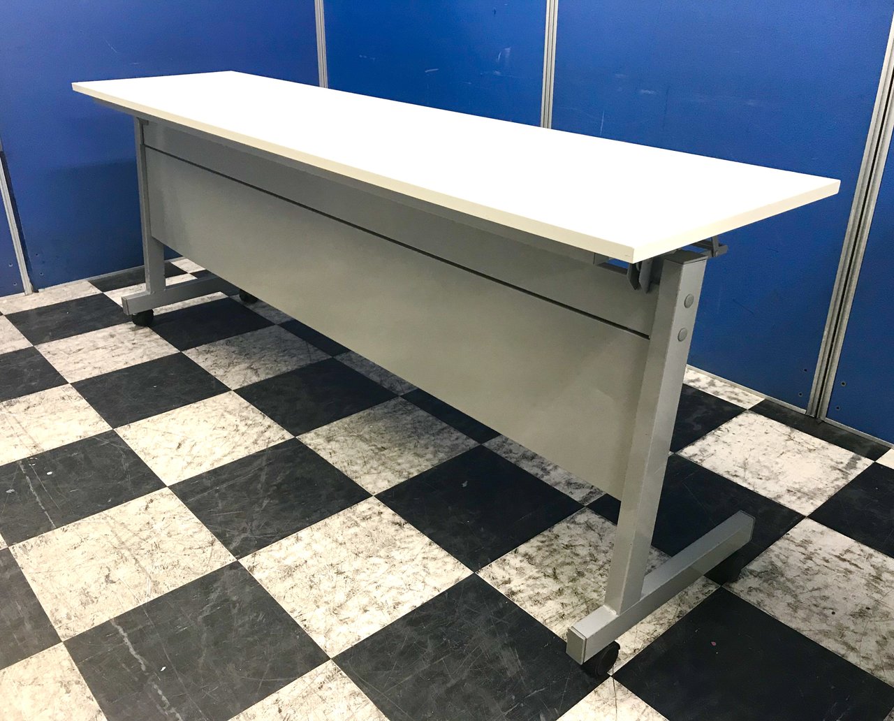 【おつとめ品】天板にえぐれ、角割れ、天板割れがある為、超お安く！！使えれば良い！という方におすすめ！
                        その他
                                    中古
            