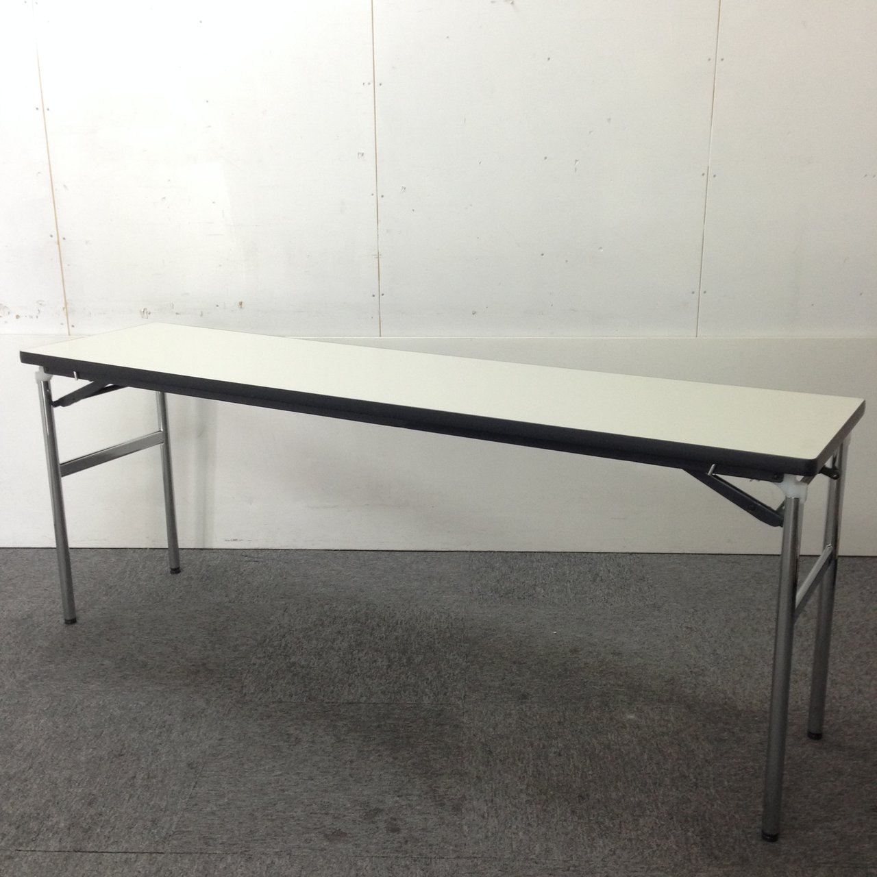 コクヨ製脚折りたたみ式会議用テーブル！ 幅1800サイズ！【5台揃います】
                        その他シリーズ
                                    中古
            