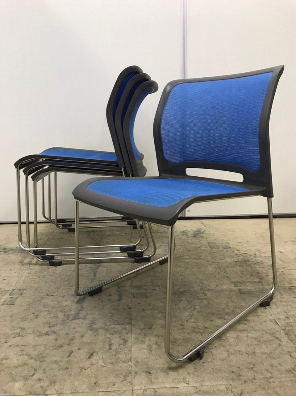 （4脚セット販売）コクヨ製品のスタッキングチェアの入荷です！セット販売になりますので、価格もお安いです！
                        その他シリーズ
                                    中古
            