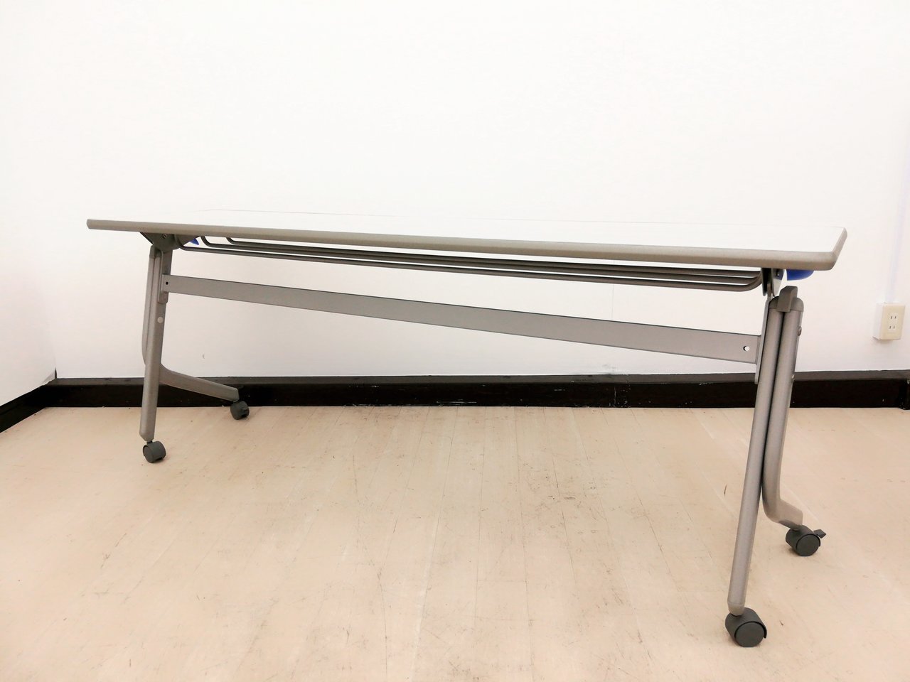 【3台入荷！】省スペースに最適なサイドスタックテーブル入荷！ 会議・セミナー用としてオススメ
                        SP型
                                    中古
            