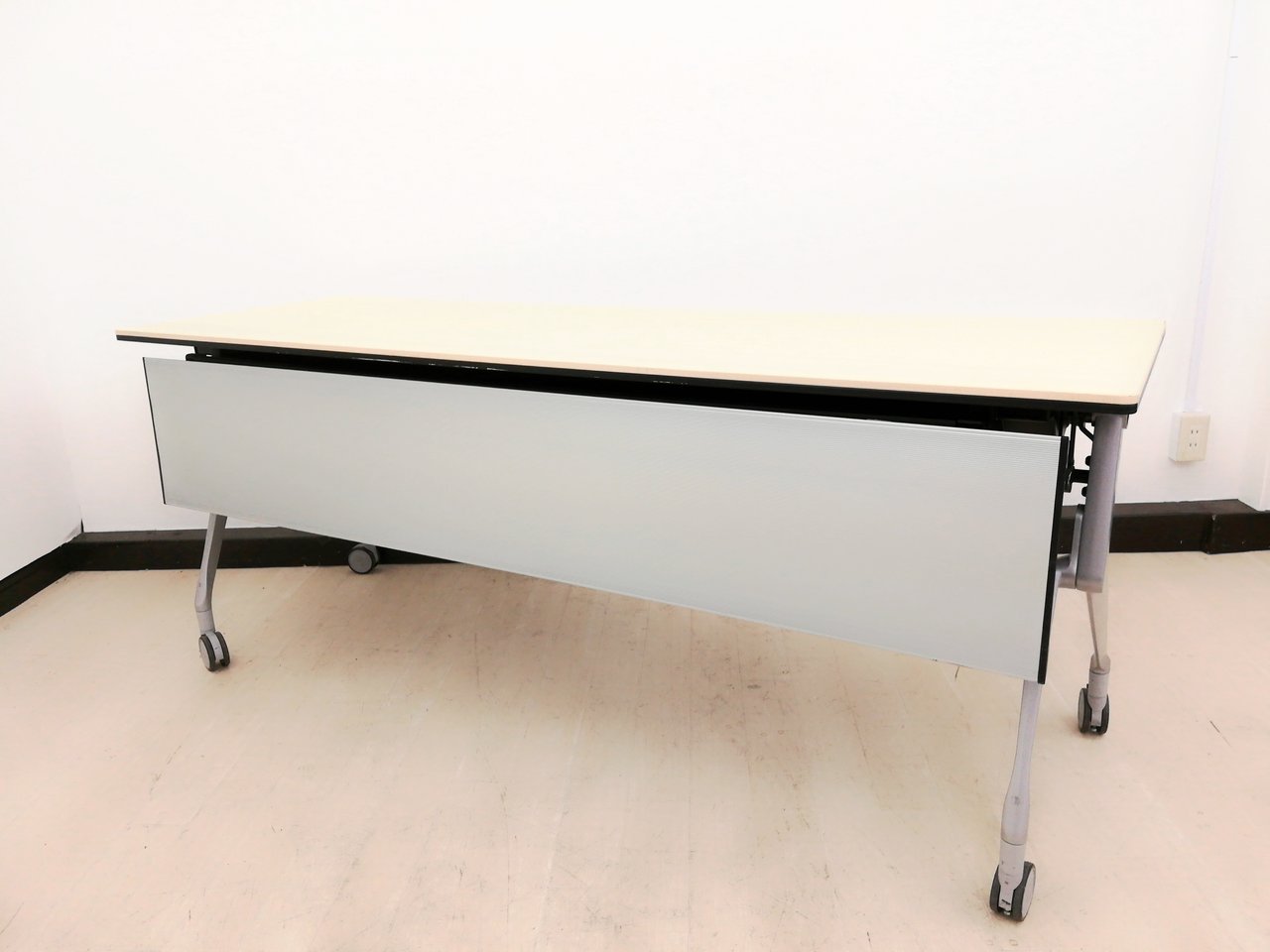 【おつとめ品】1台限定！オカムラ製インターアクト■天板やや浮きありのためお安くしました
                        インターアクト MT 
                                    中古
            