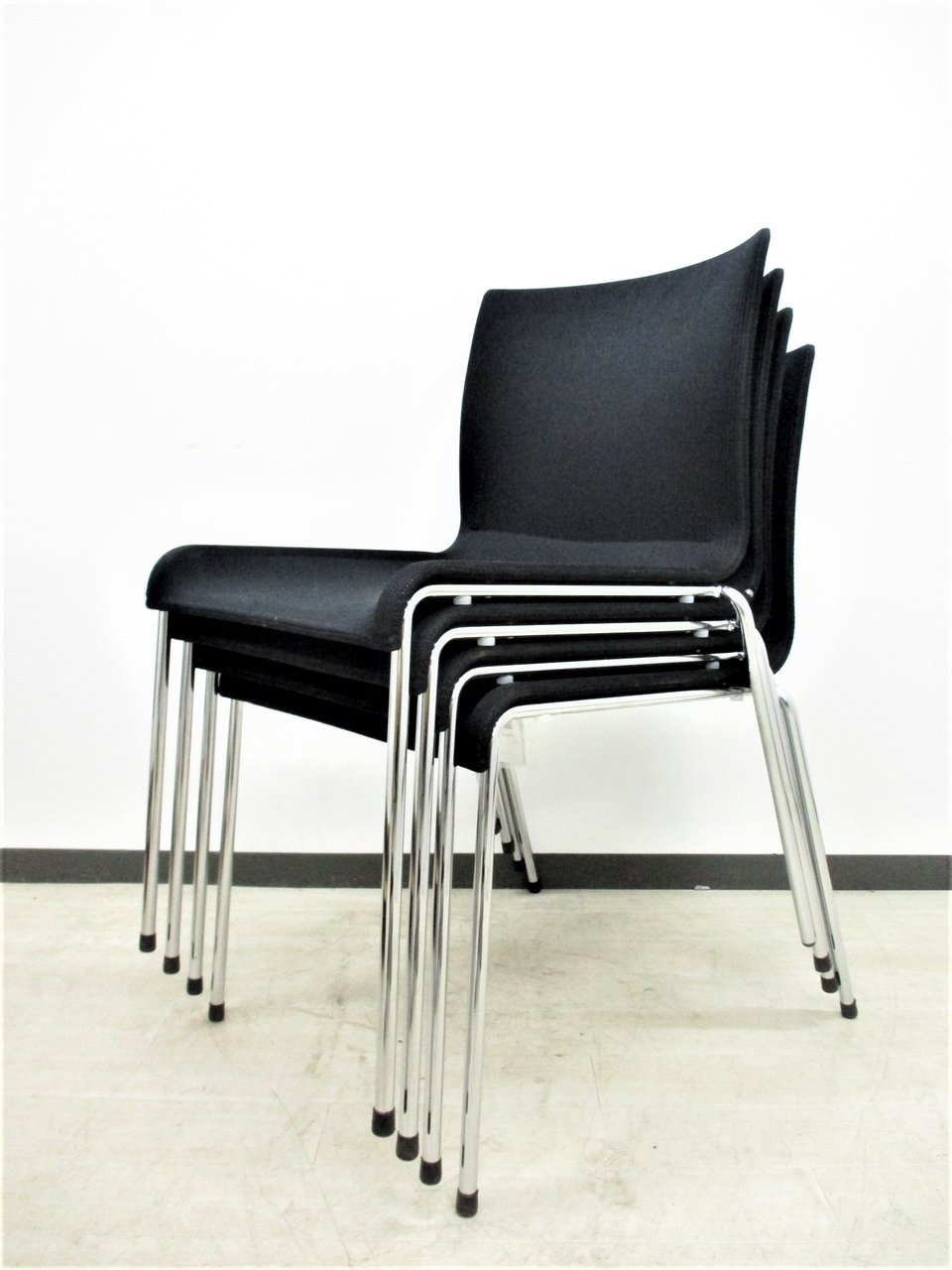 【4脚定価20万円！】4脚セット！お洒落でカッコいいスタッキングチェア！
                        ペリック 
                                    中古
            