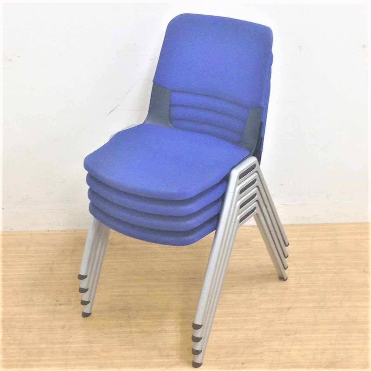 嬉しい4脚セットで約10%オフ！国内メーカーのKOKUYO製会議チェア【1セット限定】
                        フリップ 
                                    中古
            