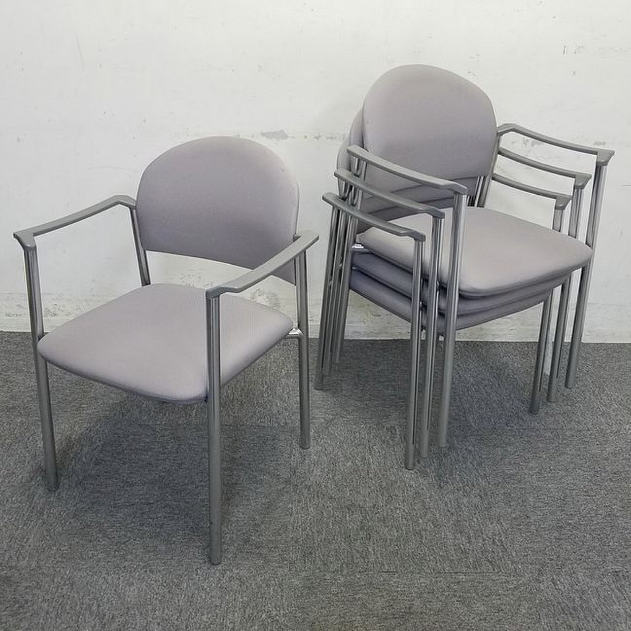 【４脚セット】肘付きスタッキングチェア｜お得な４脚セット商品です！【中古家具】
                        -
                                    中古
            