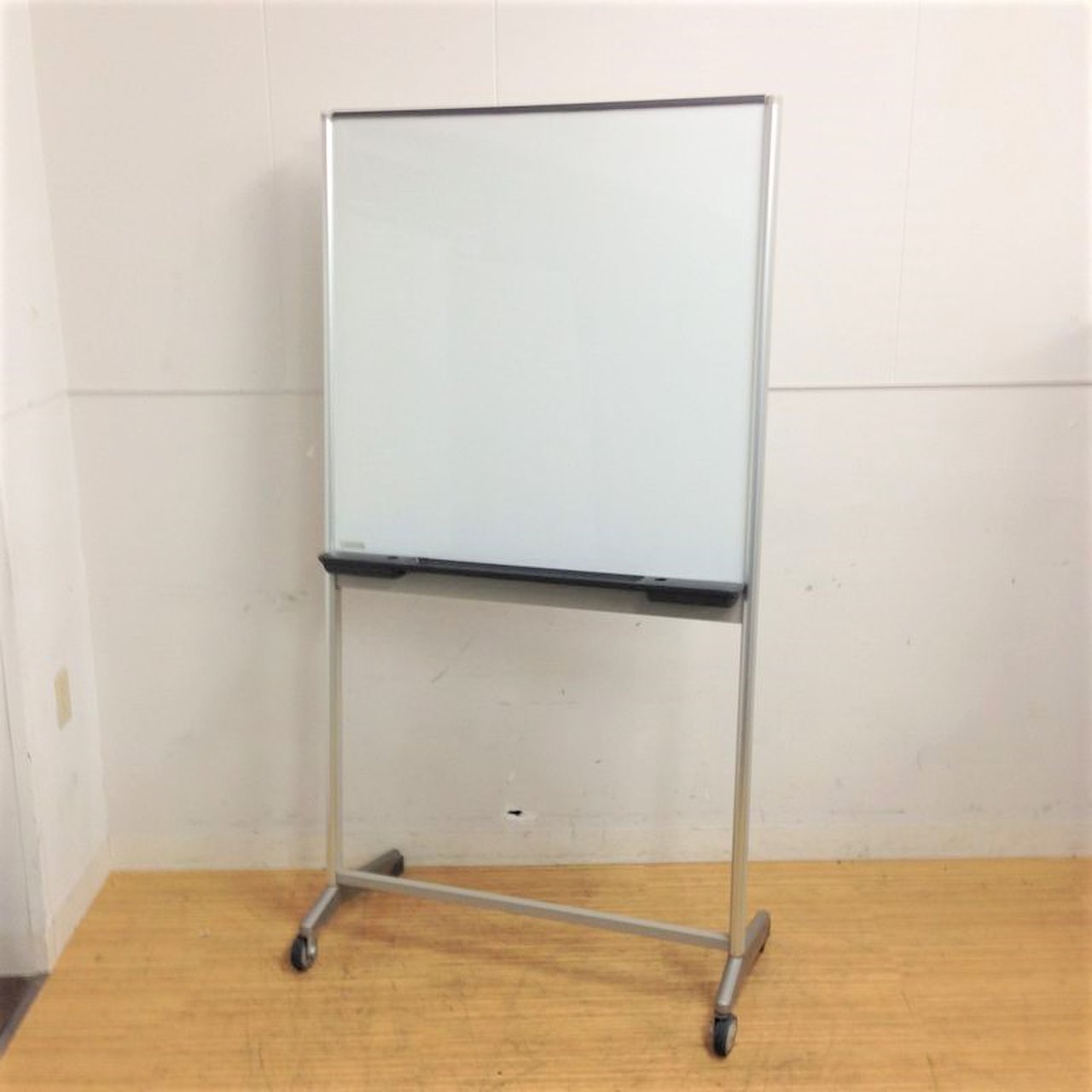 コンパクト！エントランスの案内ボード替わりにもぜひ！自立式ホワイトボード
                        その他シリーズ
                                    中古
            