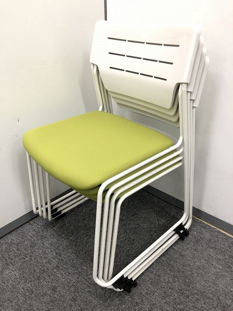 【4脚セット販売】明るい色のスタッキングチェアの入荷です！纏めてご購入でお得です！
                        エレック 
                                    中古
            