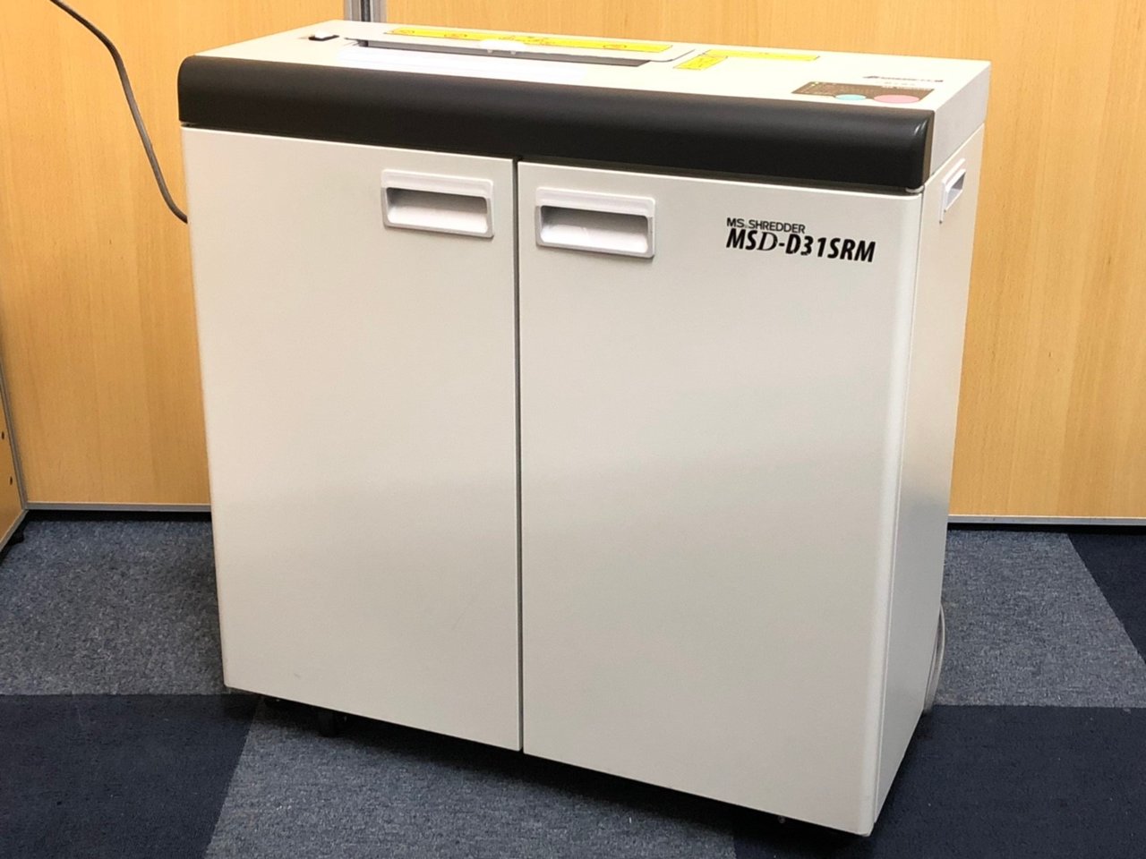 【CD・DVDも粉砕!!】ホッチキスごと書類を細断できます!!【動作確認済み】
                        MSシリーズ 
                                    中古
            