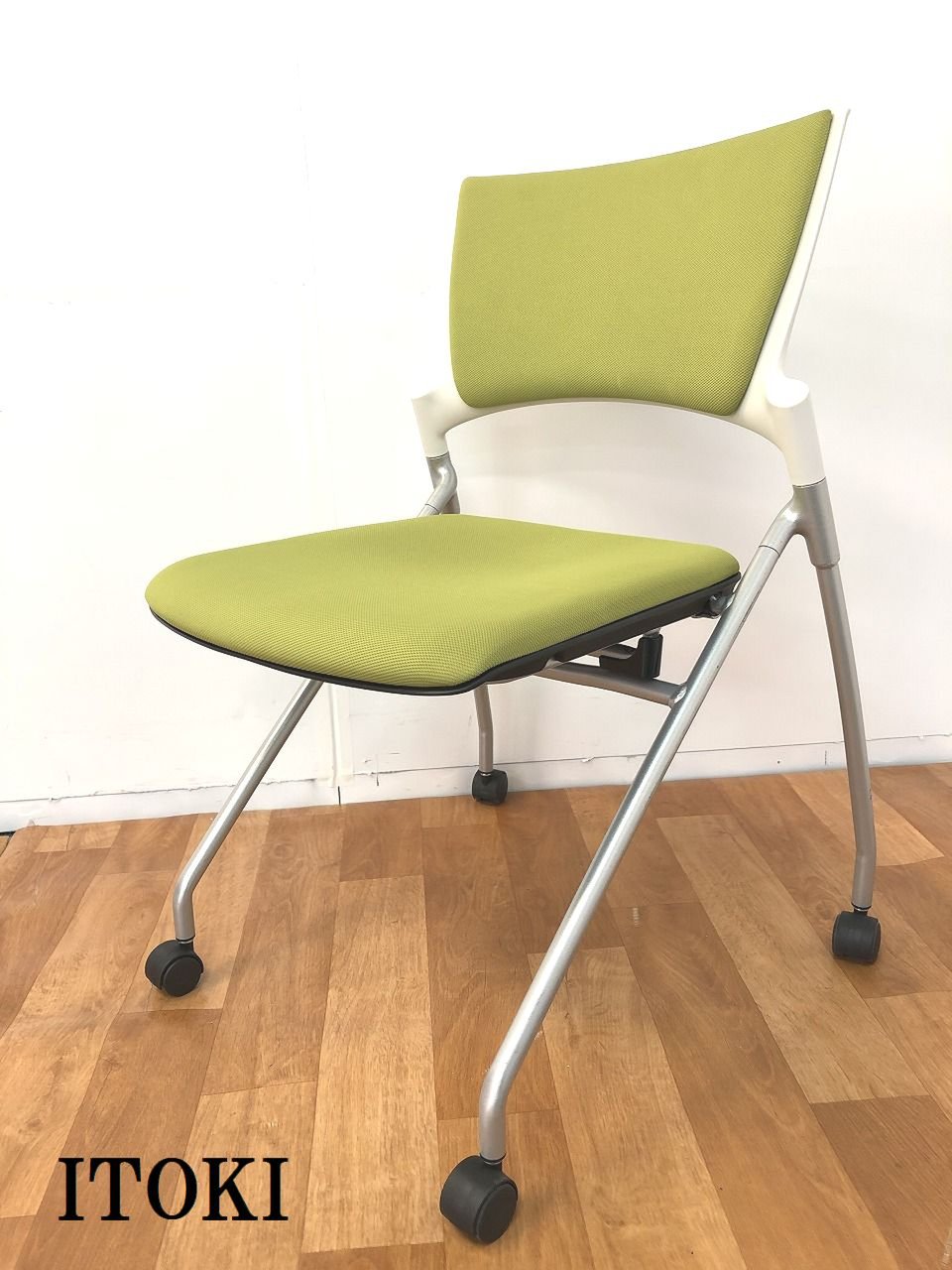 【長時間の着座も快適なネスティングチェアです！！】
                        マノス 
                                    中古
            