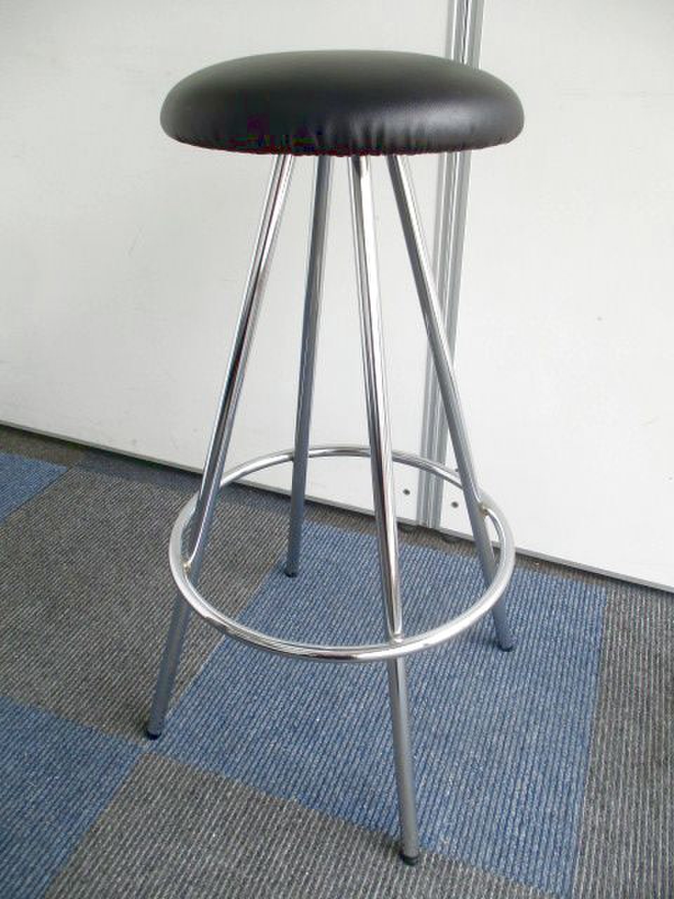 【カフェなどで見かける】コクヨ製のカウンターチェア【お洒落なオフィスに】
                        その他シリーズ
                                    中古
            