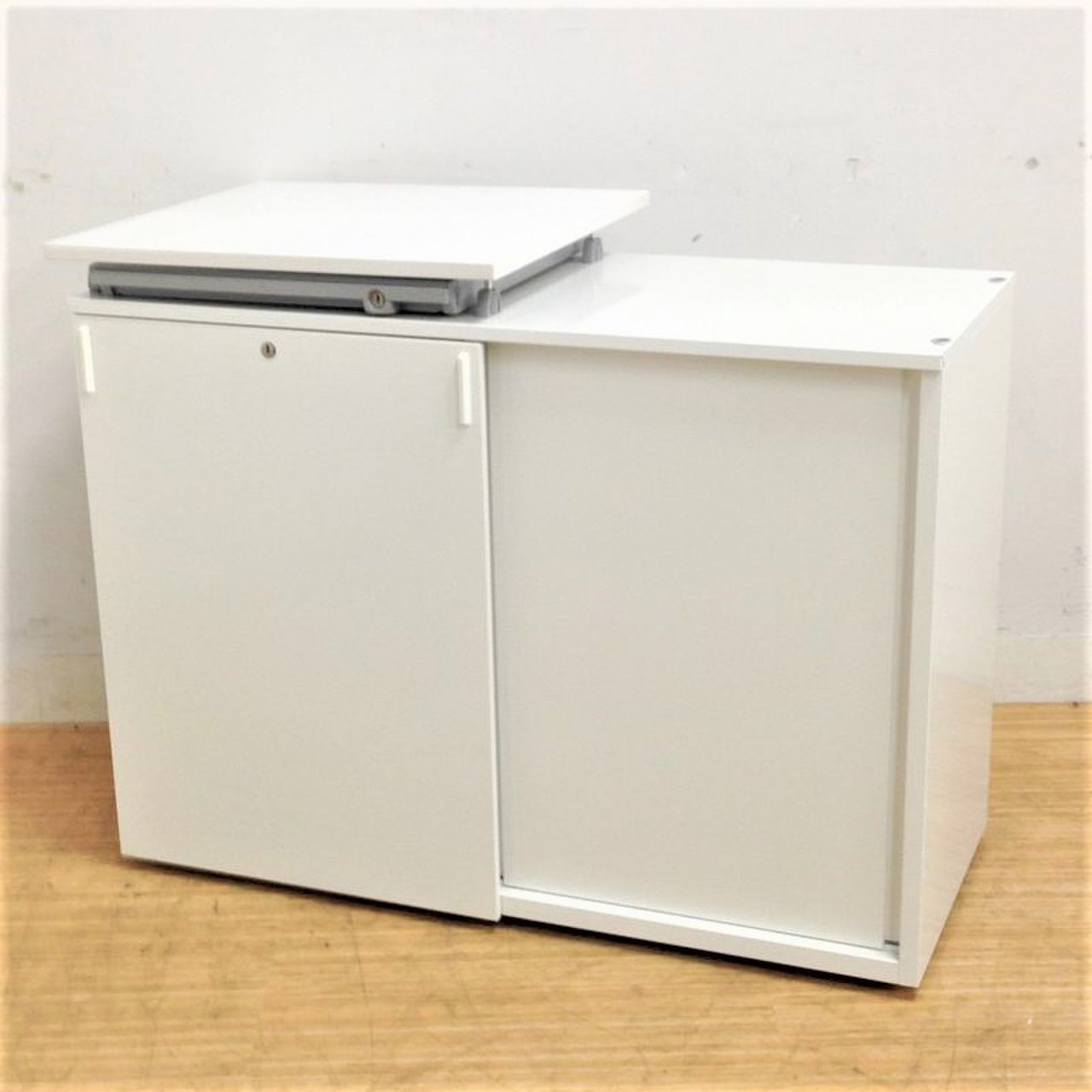 デスクサイドに設置が可能！L字型デスクのような使い心地！
                        その他
                                    中古
            