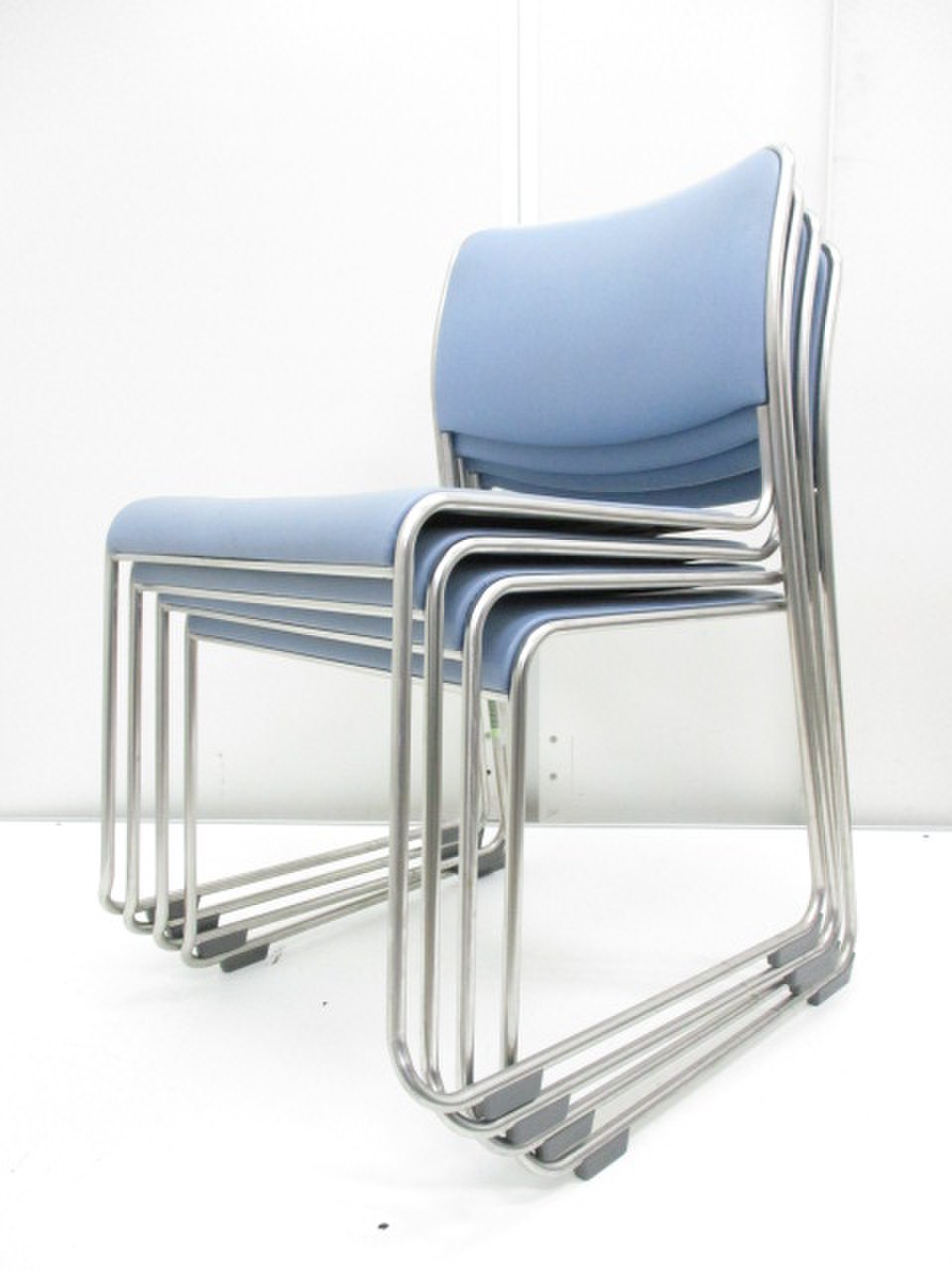 【必要なときに、必要なだけ】ウチダ製で丈夫！4脚セットとして入荷！コスパ商品！
                        ST-180・182 
                                    中古
            