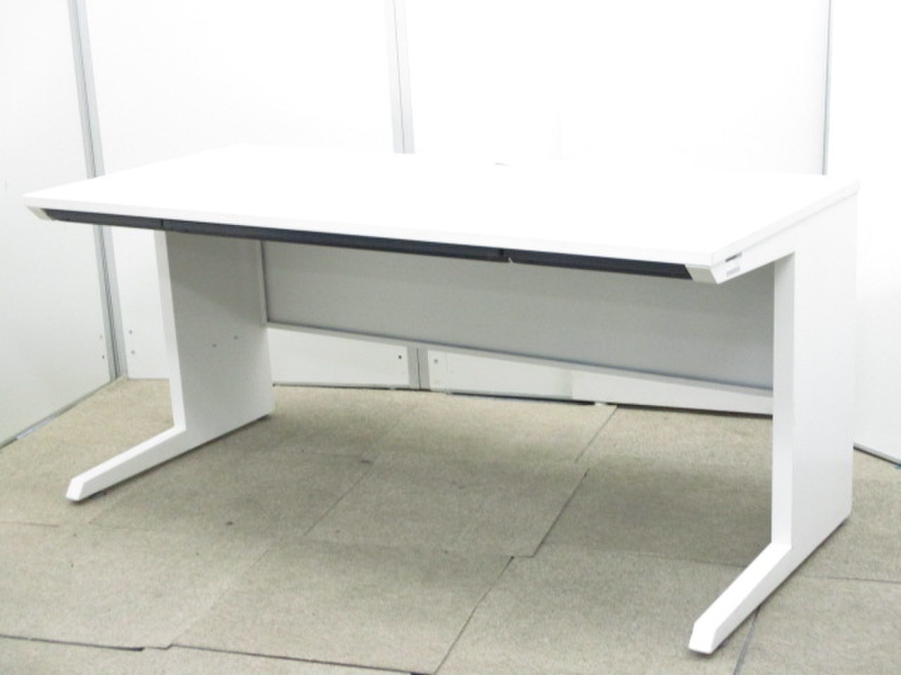 【新しいオフィス、始めませんか？】現代のワークスタイルに対応する、H720mmのデスクです。【イトーキ/CZR】
                        CZR 
                                    中古
            