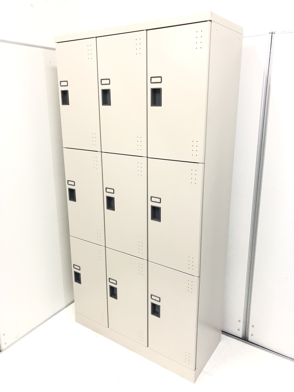 【残り1台！】コクヨ製の9人用ロッカーが入荷しました。学校、スポーツジムなどにおすすめ！
                        その他シリーズ
                                    中古
            