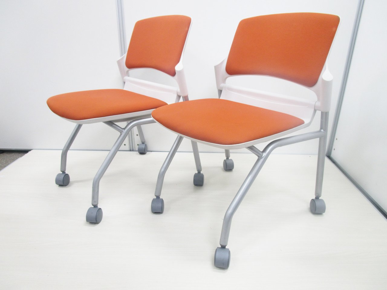 【スペース確保に便利】ウチダ・MFシリーズ【明るいオレンジ】
                        MF-180シリーズ 
                                    中古
            