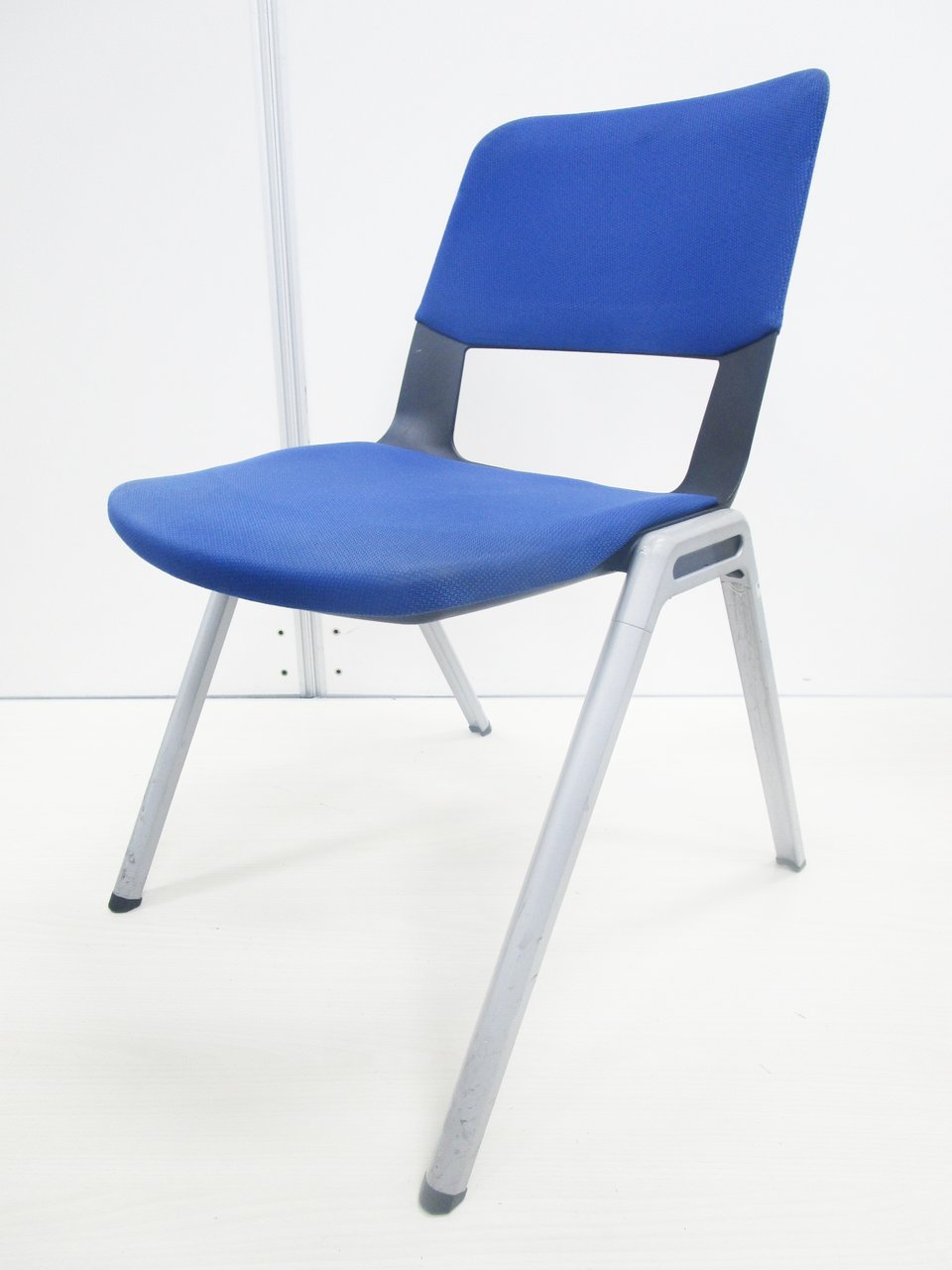 【公的施設などにオススメ！】コクヨ製スタッキングチェア【キャスター無】
                        その他シリーズ
                                    中古
            