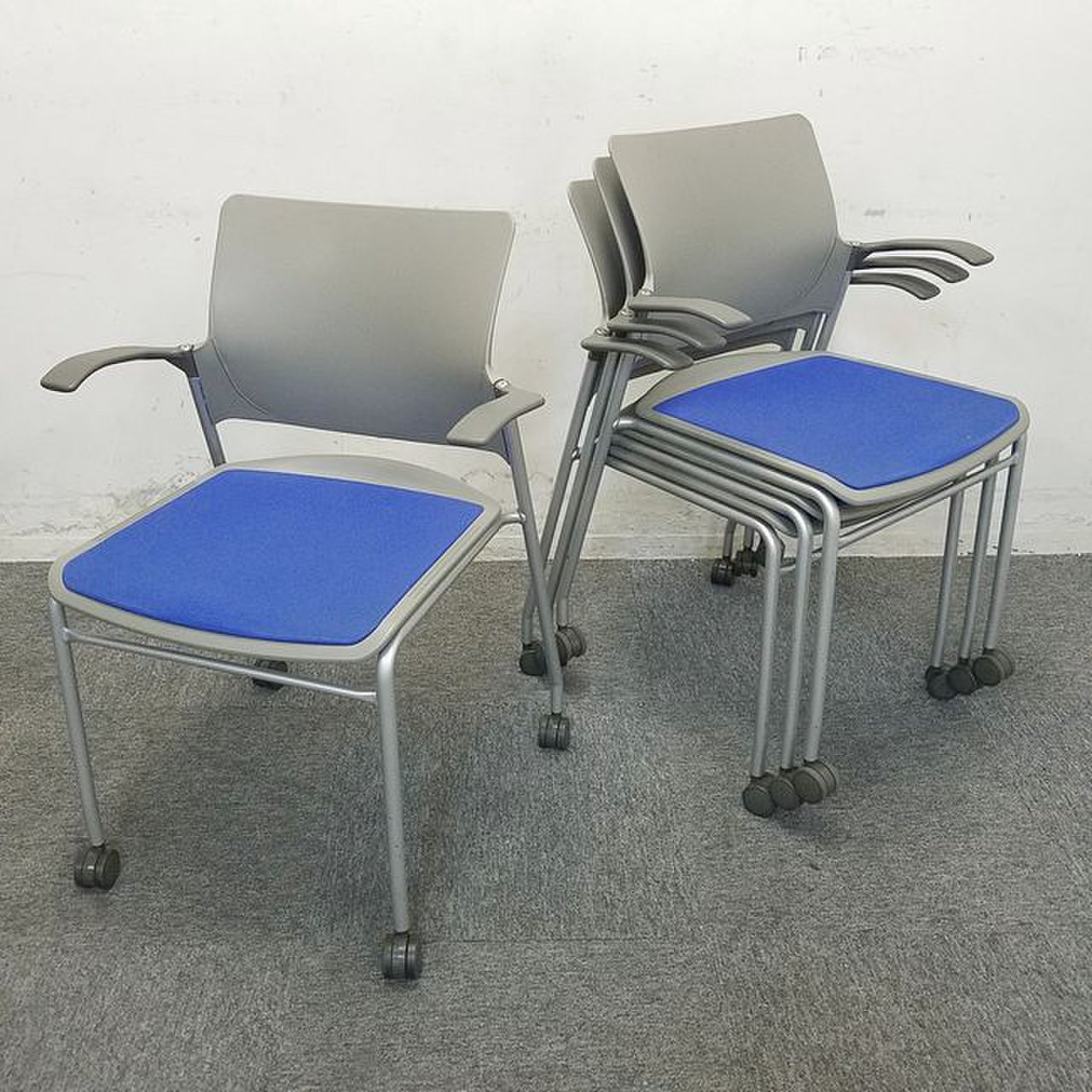 【4脚セット】オカムラ製｜フォルマシリーズ｜お得な4脚セット！人気のスタッキングチェア入荷致しました！【中古家具】
                        フォルマ 
                                    中古
            