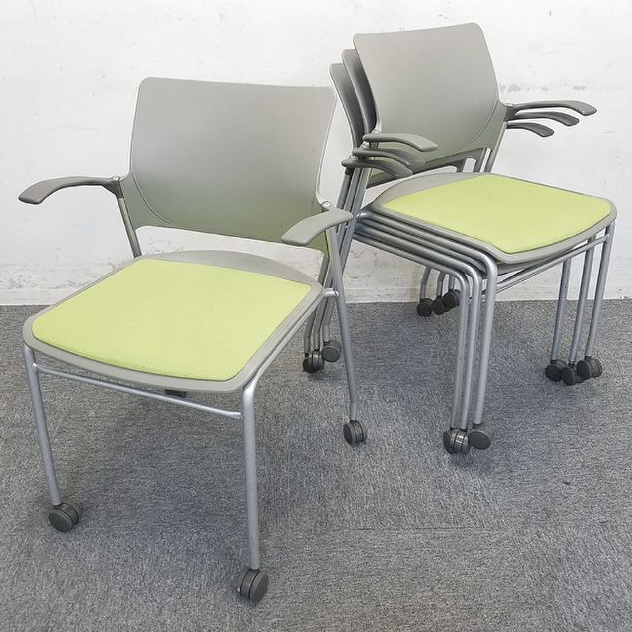 【セット商品】オカムラのフォルマチェア！肘・キャスター付きタイプ【中古家具】
                        フォルマ 
                                    中古
            